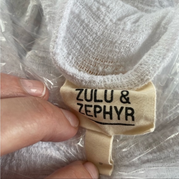 Zulu & Zephyr White Ling Sleeve Knit Top Small - Picture 3 of 4